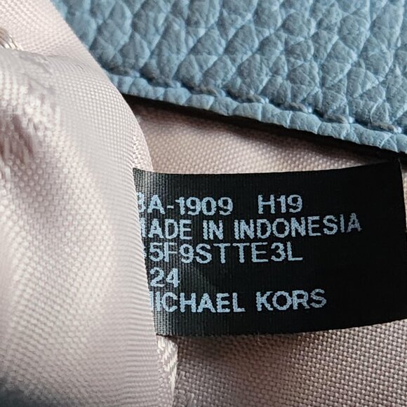 Michael Kors EUC Large Powder Blue Leather Tote With Silvertone Chain - Picture 8 of 16